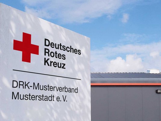 Abbildung einer DRK Gebäudebeschriftung